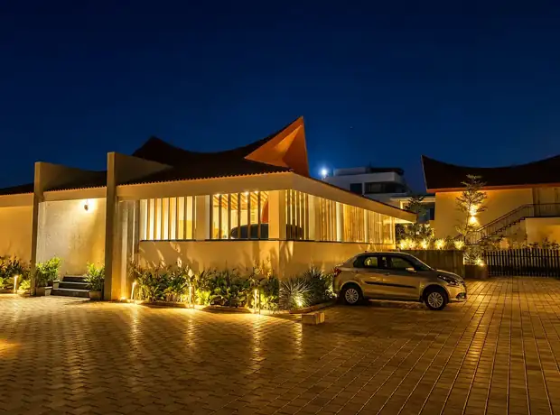 ALA Beach Resort night arrival